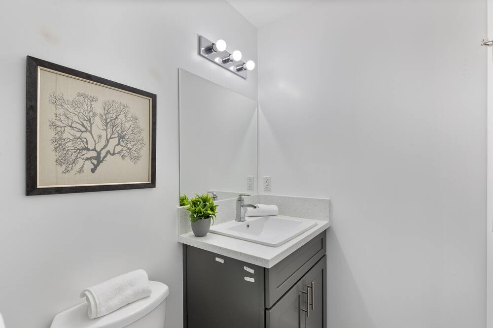 Photo of Bathroom in Carthay Circle