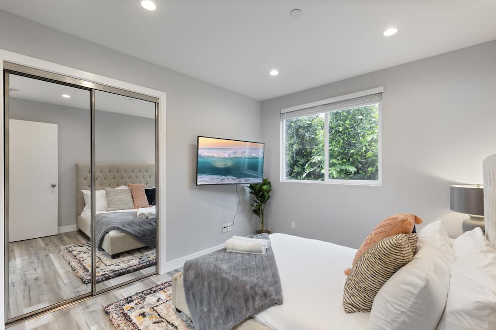 Photo of Bedroom in Carthay Circle