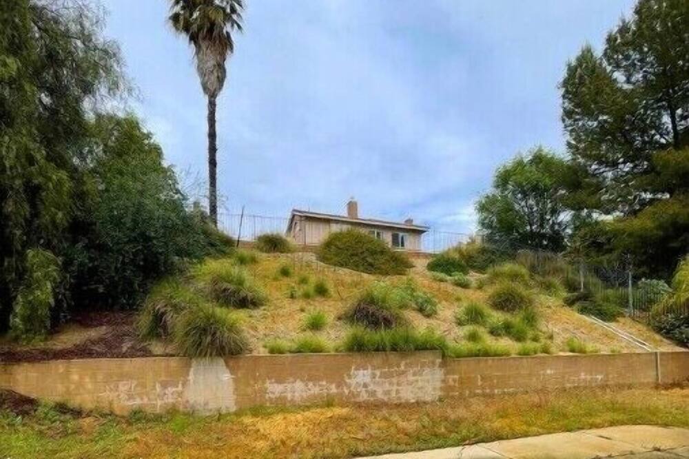 Photo of Outdoor in Estates at Canyon Crest