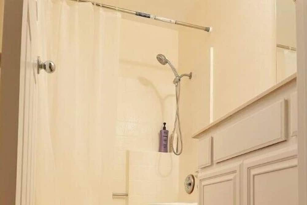 Photo of Bathroom in Estates at Canyon Crest