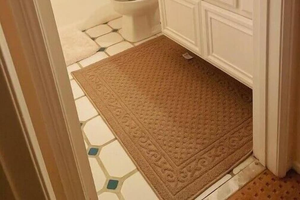Photo of Bathroom in Estates at Canyon Crest