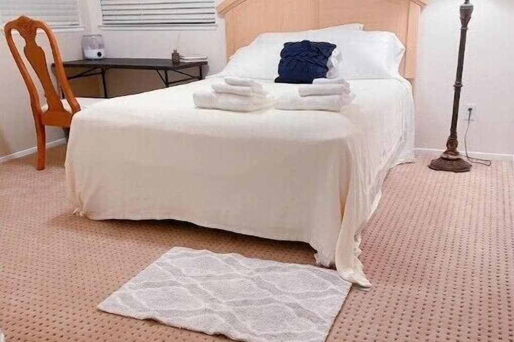Photo of Bedroom in Estates at Canyon Crest