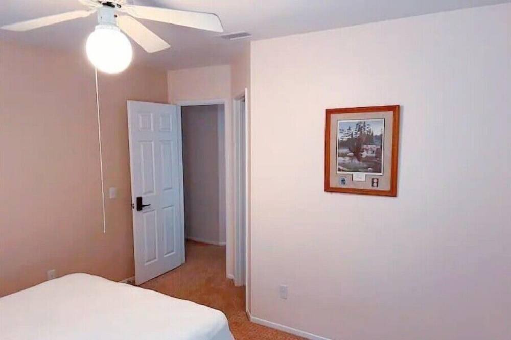 Photo of Bedroom in Estates at Canyon Crest