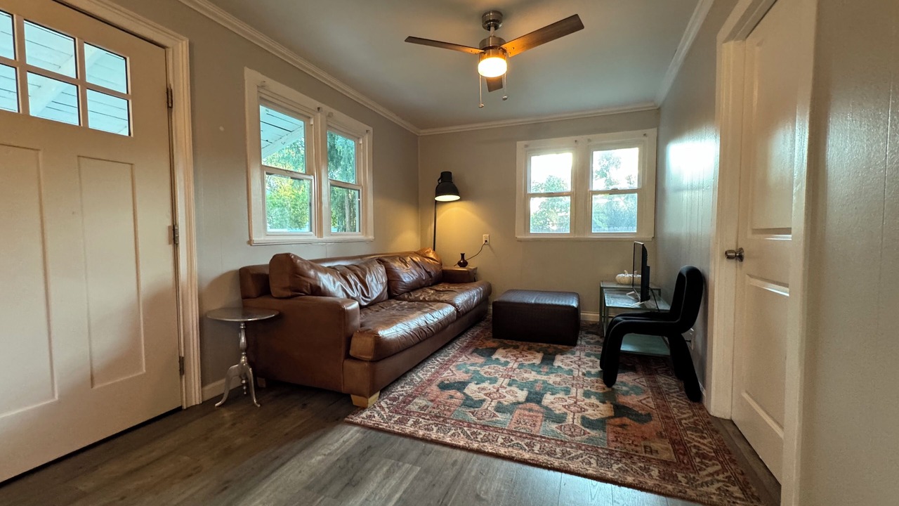 Photo of Livingroom in Sunland