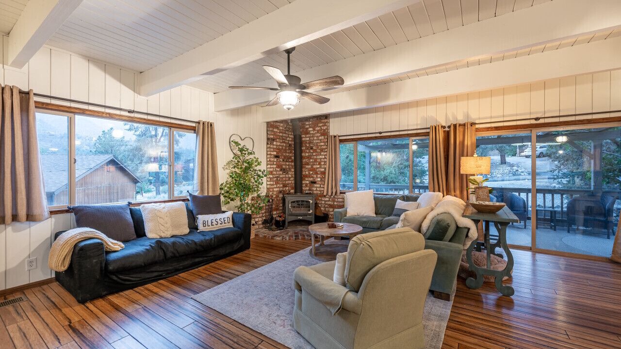 Photo of Livingroom in Pine Mountain Club