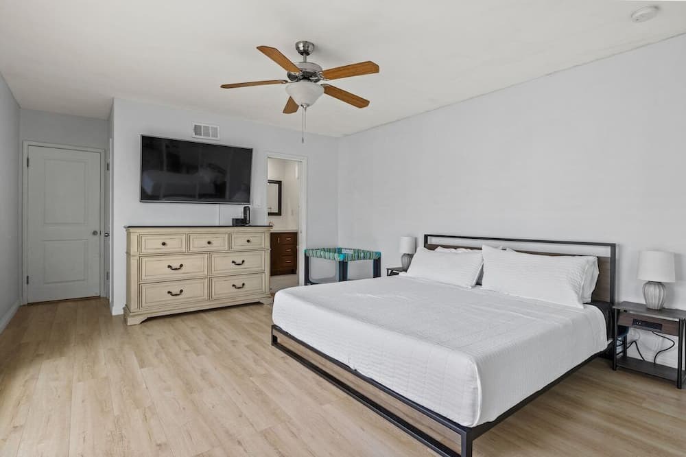 Photo of Bedroom in Lynwood