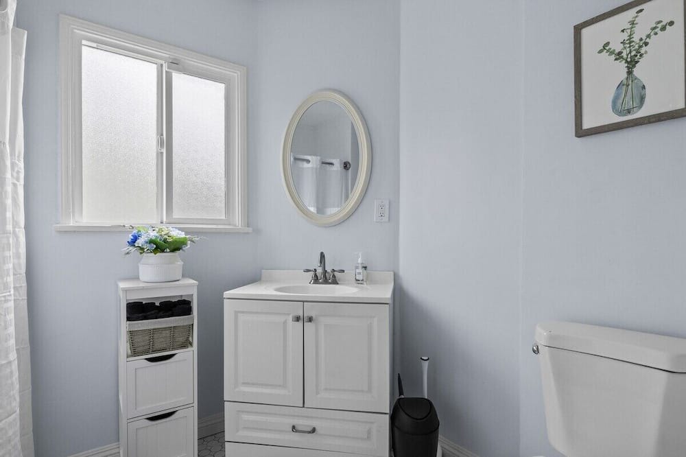 Photo of Bathroom in Lynwood