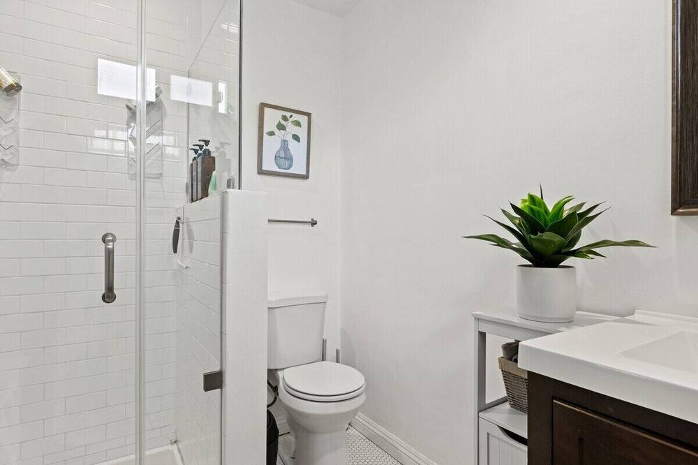 Photo of Bathroom in Lynwood