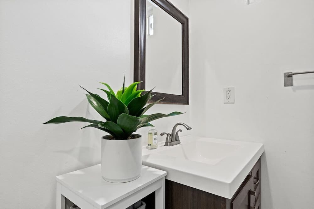 Photo of Bathroom in Lynwood