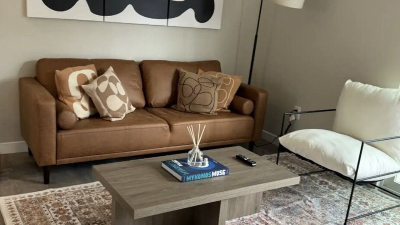 Photo of Livingroom in College East