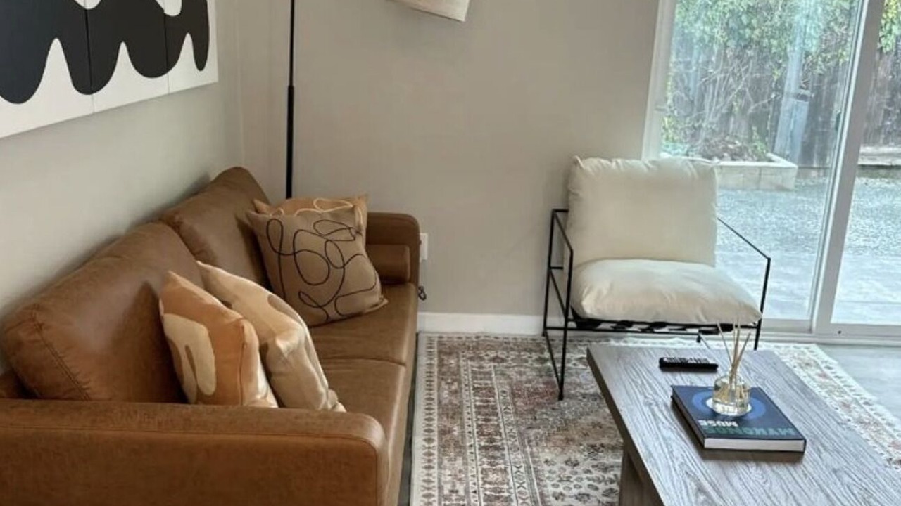 Photo of Livingroom in College East