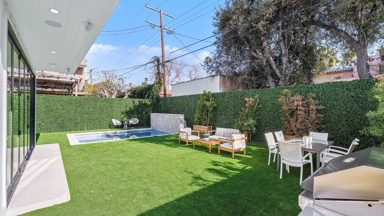 Photo of Outdoor in Greater Wilshire - Hancock Park