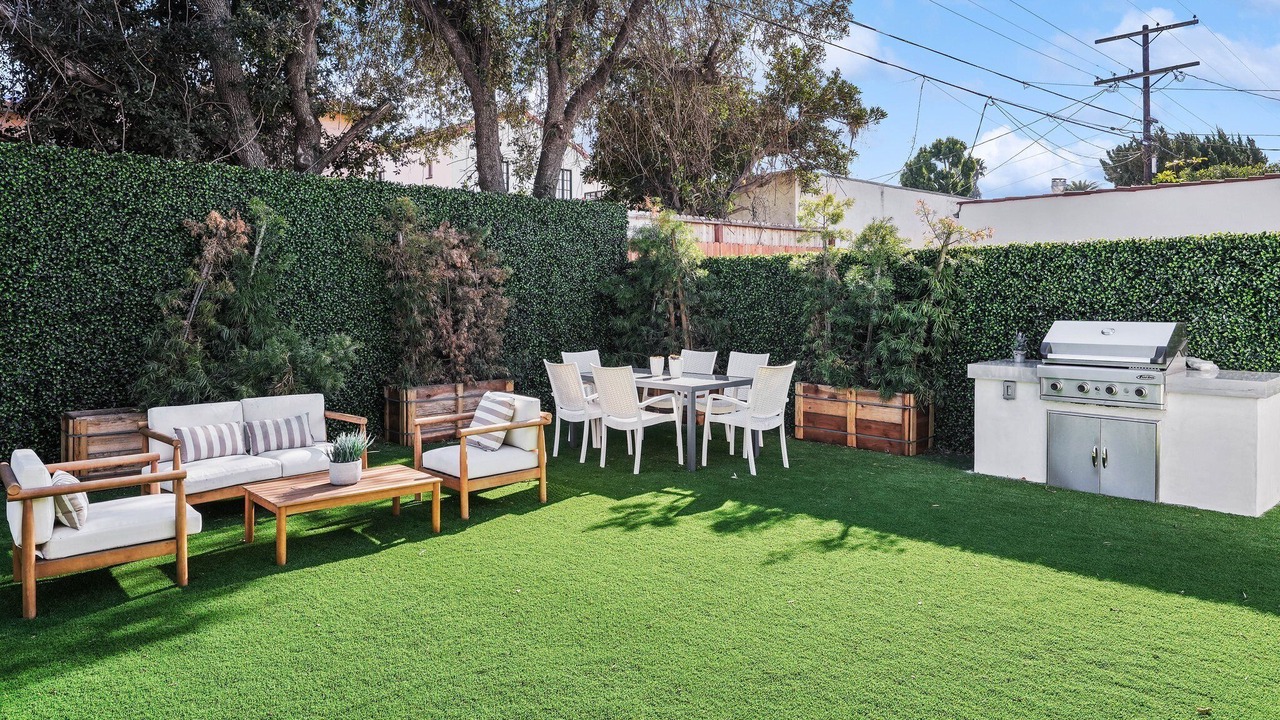 Photo of Outdoor in Greater Wilshire - Hancock Park