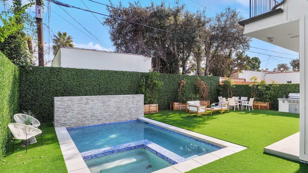 Photo of Outdoor in Greater Wilshire - Hancock Park