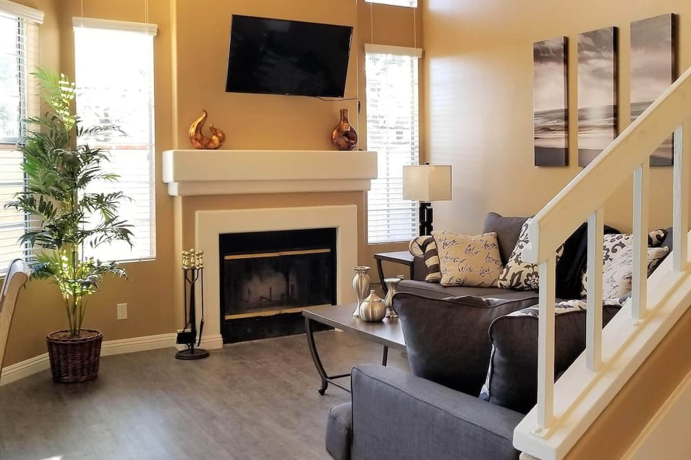 Photo of Livingroom in Tustin