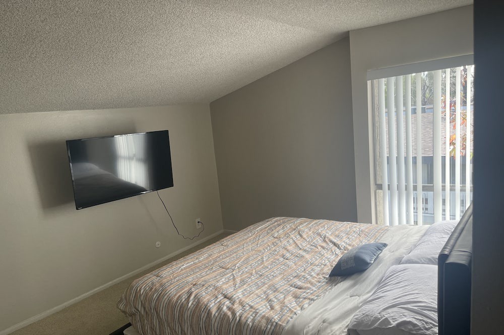 Photo of Bedroom in Warner Center