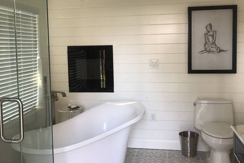 Photo of Bathroom in Kingsburg