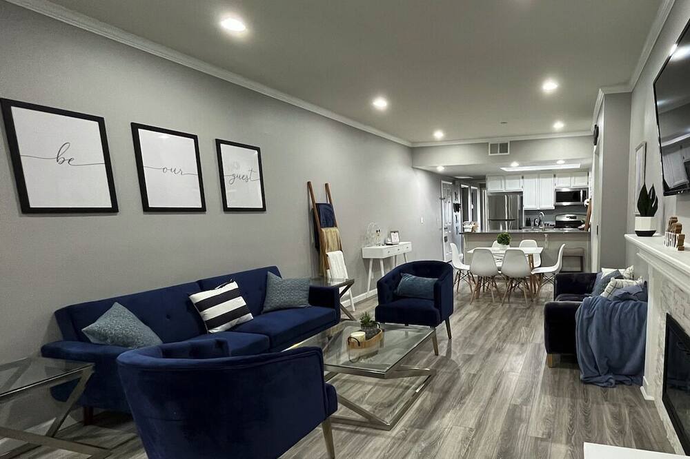 Photo of Livingroom in Fountain Valley