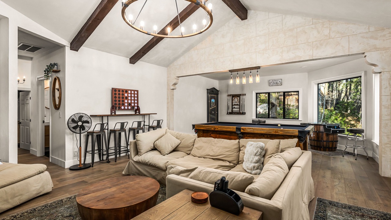 Photo of Livingroom in Cedar Ridge