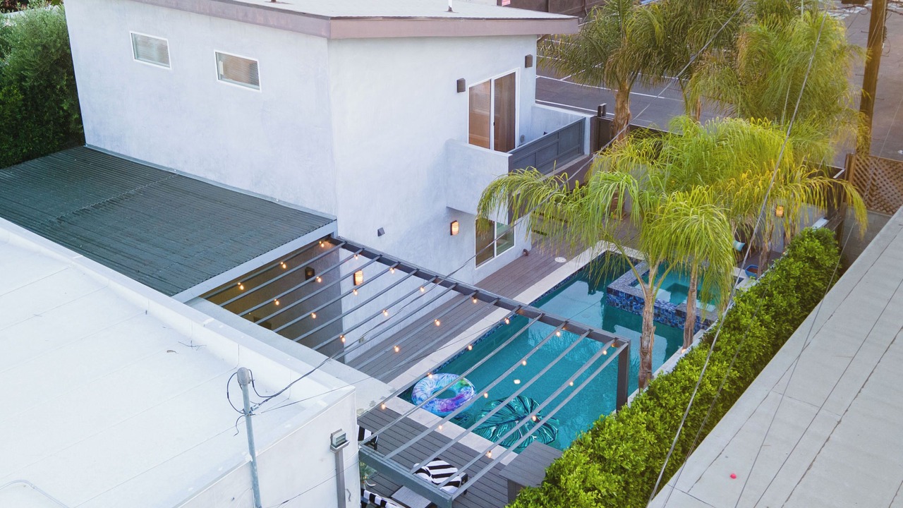 Photo of Outdoor in Greater Wilshire - Hancock Park