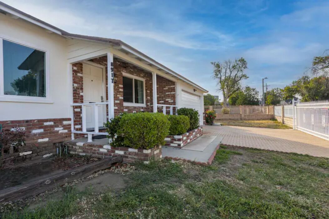 Photo of Outdoor in Panorama City