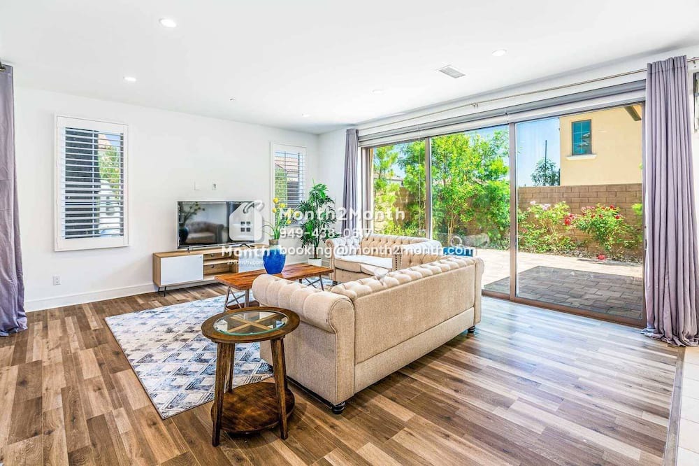 Photo of Livingroom in Orchard Hills