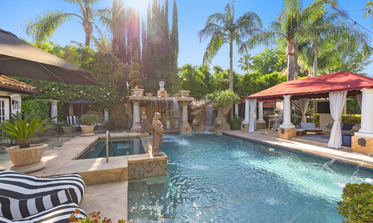 Photo of Outdoor in Woodland Hills
