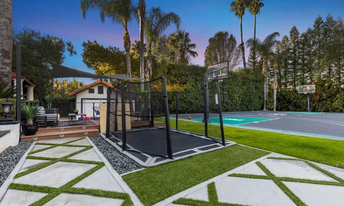 Photo of Outdoor in Woodland Hills