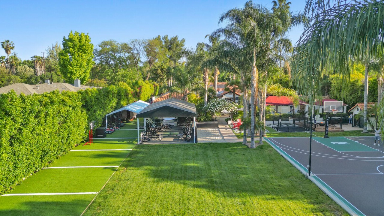 Photo of Outdoor in Woodland Hills