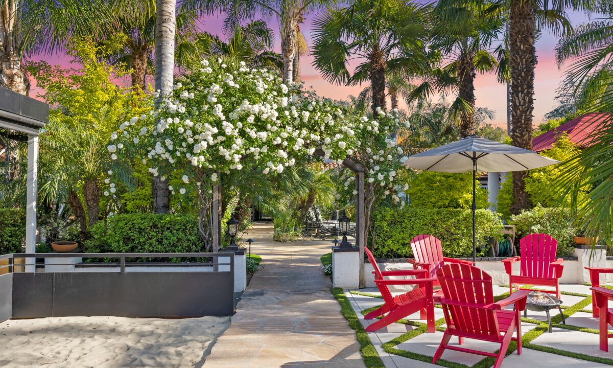 Photo of Outdoor in Woodland Hills
