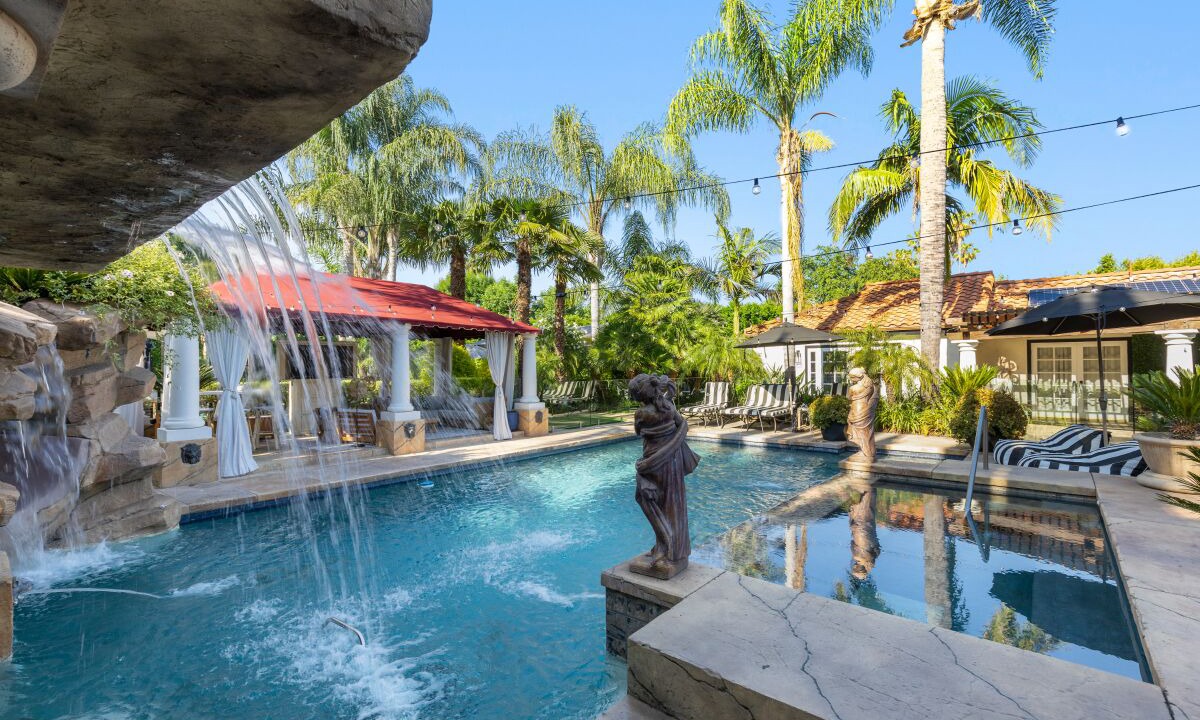 Photo of Outdoor in Woodland Hills