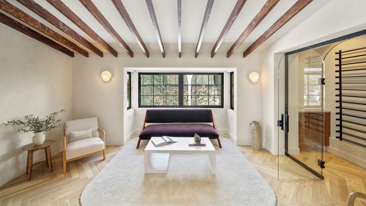 Photo of Livingroom in La Brea