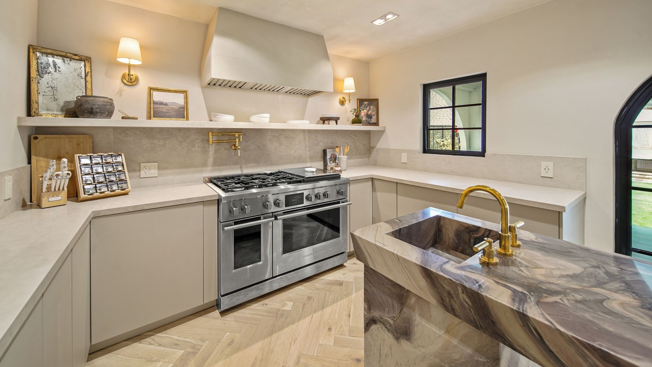Photo of Kitchen in La Brea