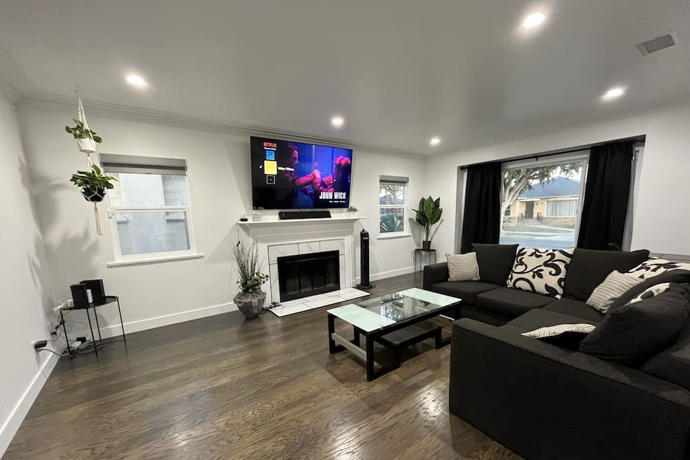 Photo of Livingroom in Montebello