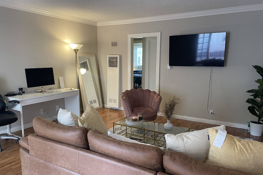 Photo of Livingroom in Downtown