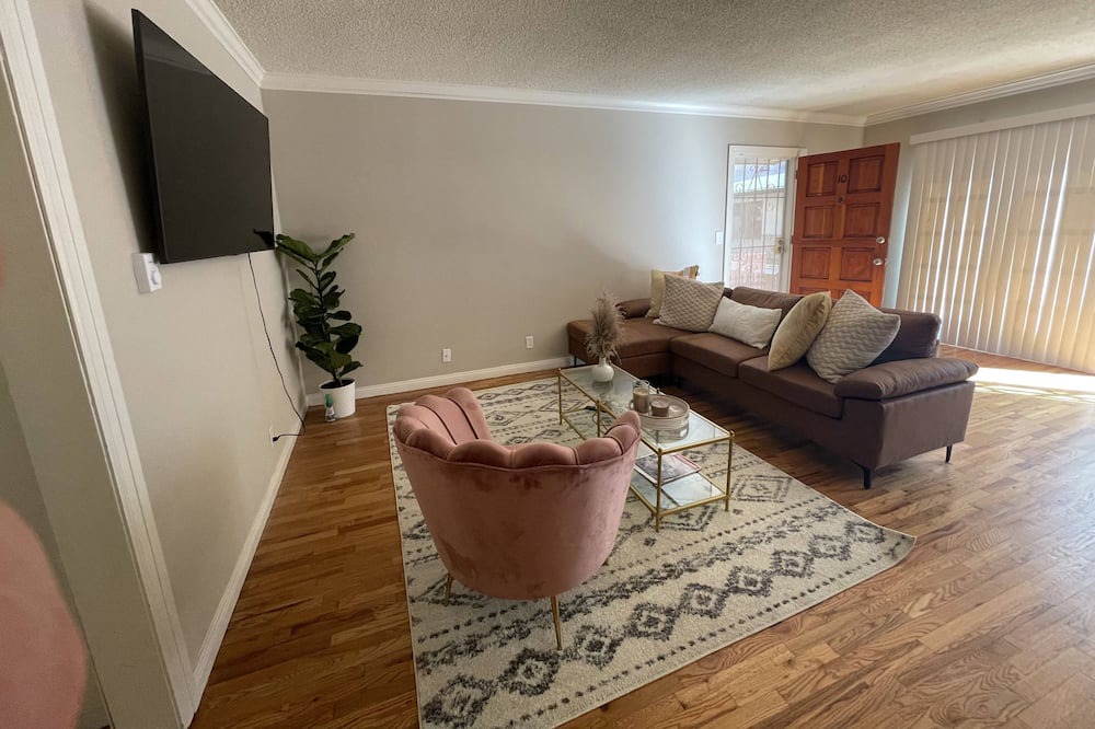 Photo of Livingroom in Downtown