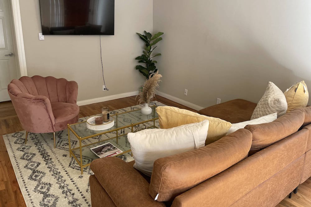 Photo of Livingroom in Downtown