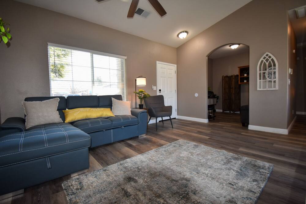Photo of Livingroom in Porterville