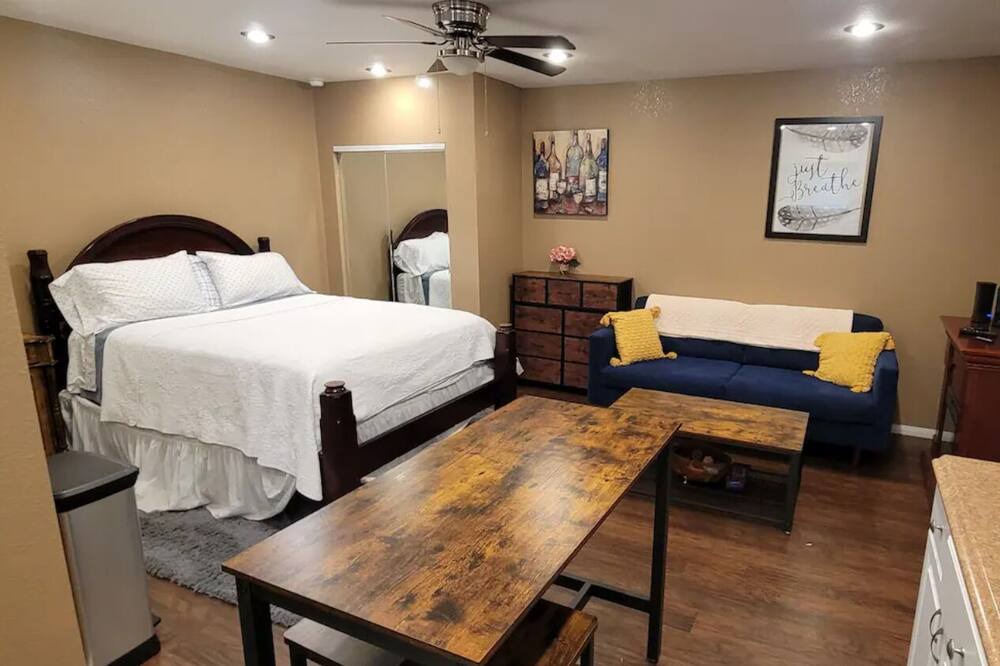 Photo of Bedroom in Inglewood