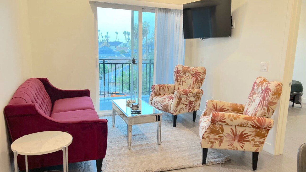Photo of Livingroom in Pico-Union