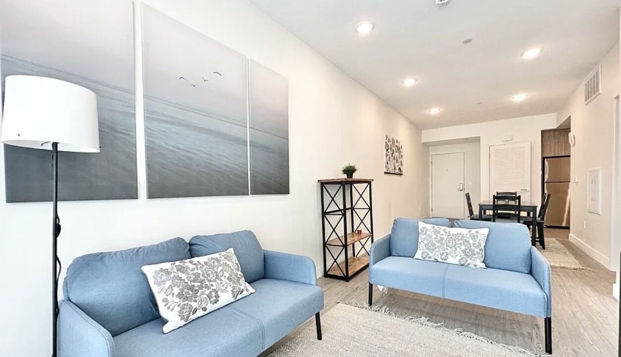Photo of Livingroom in Pico-Union