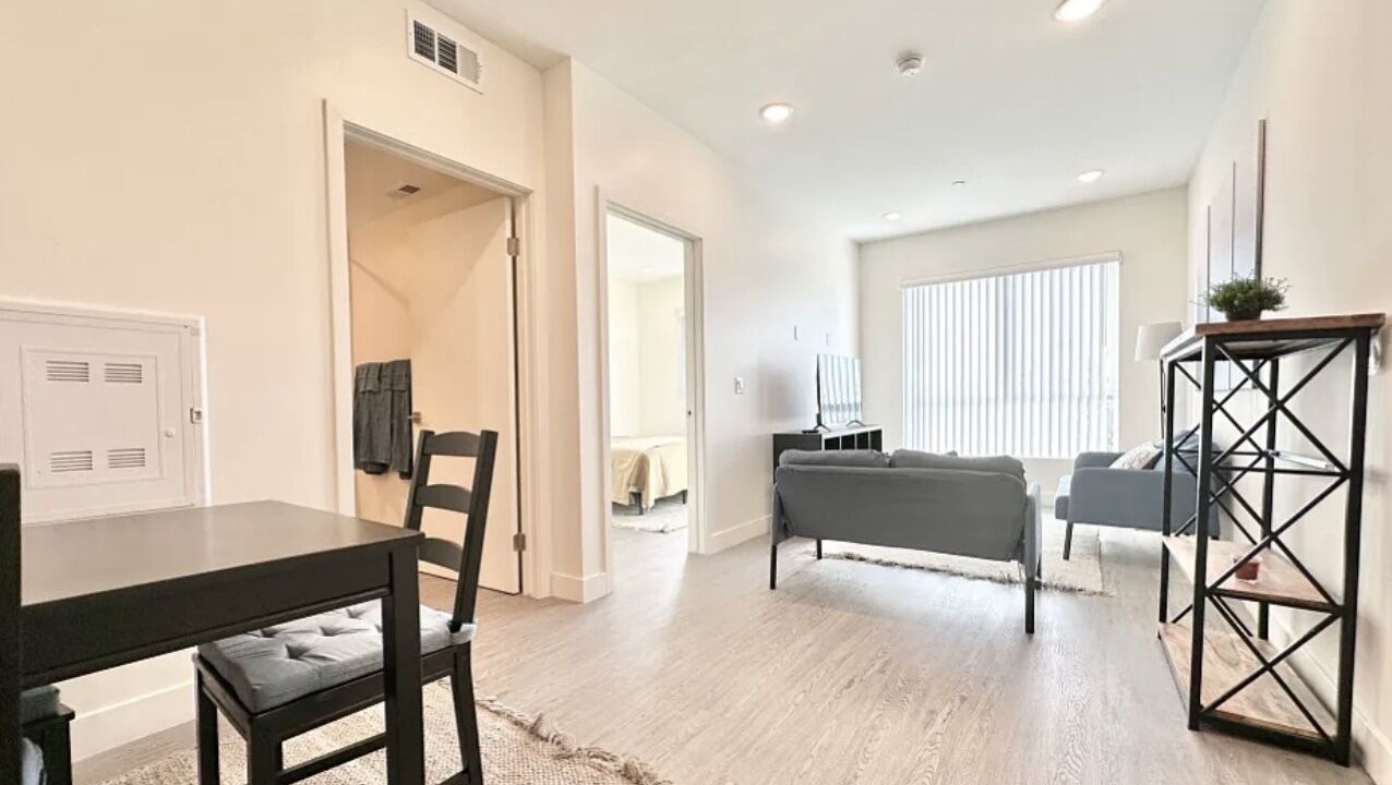 Photo of Livingroom in Pico-Union