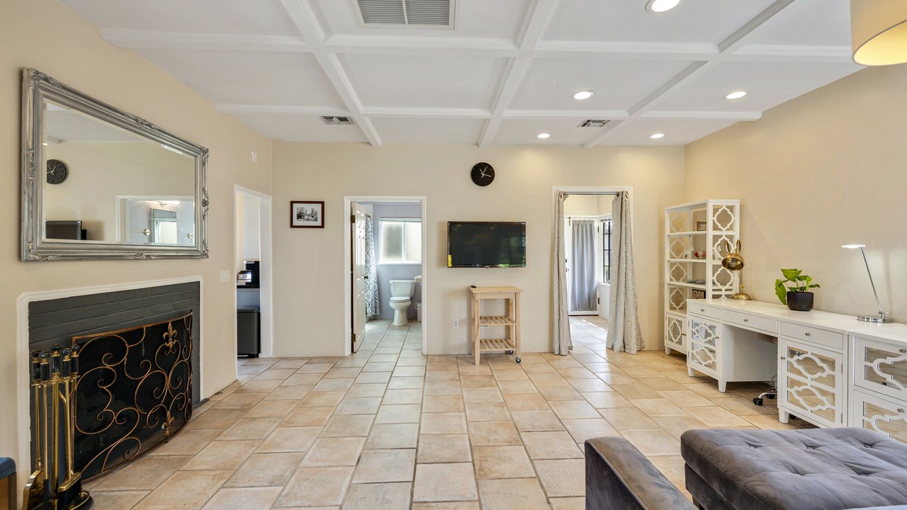 Photo of Livingroom in Altadena