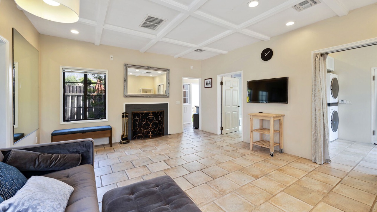 Photo of Livingroom in Altadena