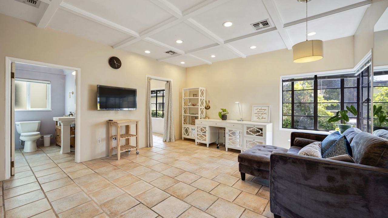 Photo of Livingroom in Altadena