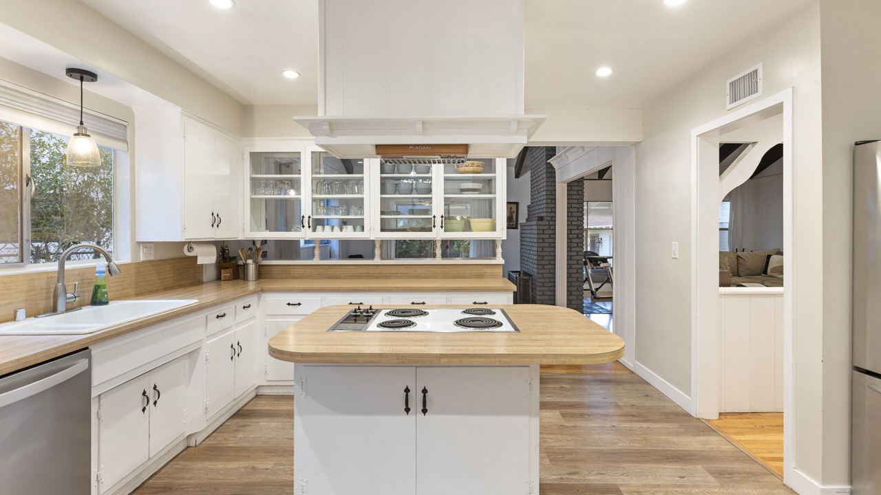 Photo of Kitchen in Valley Glen