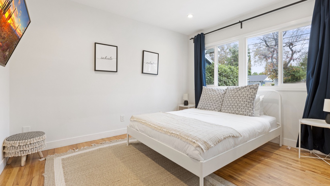 Photo of Bedroom in Valley Glen