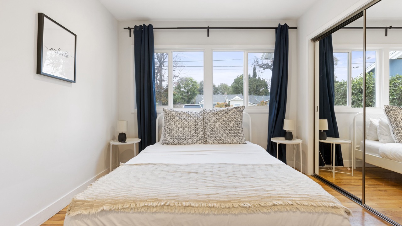 Photo of Bedroom in Valley Glen