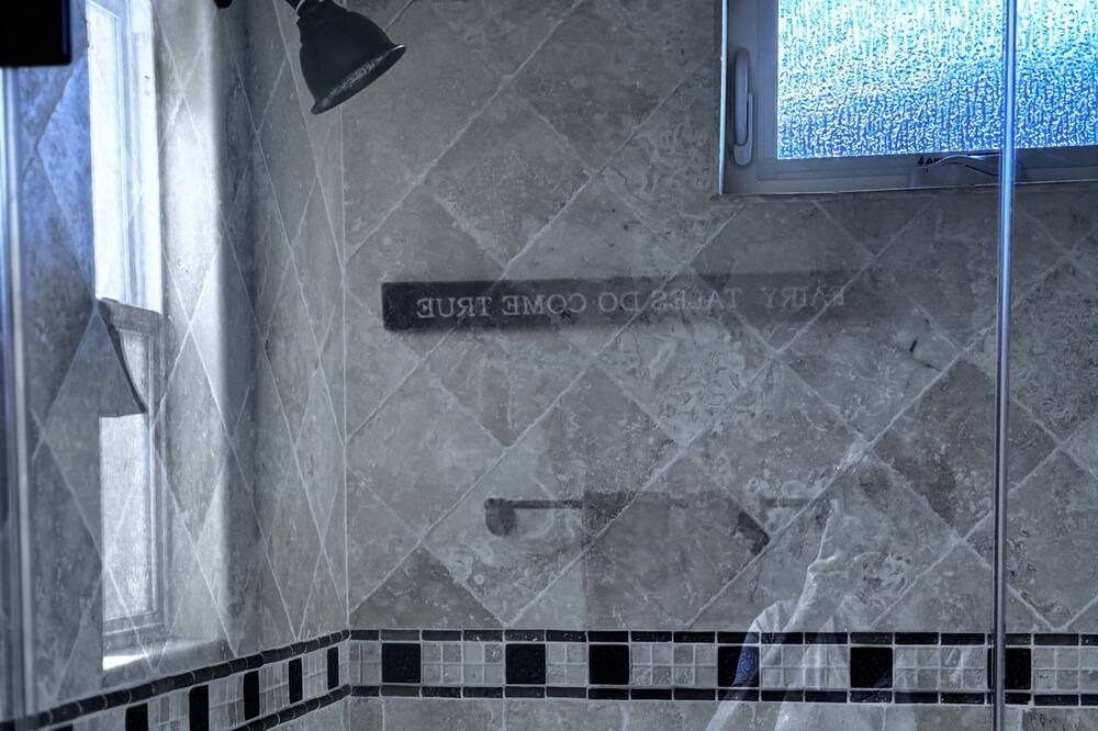 Photo of Bathroom in Estates at Canyon Crest
