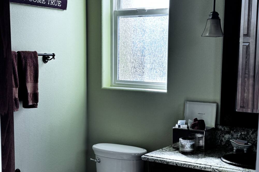 Photo of Bathroom in Estates at Canyon Crest